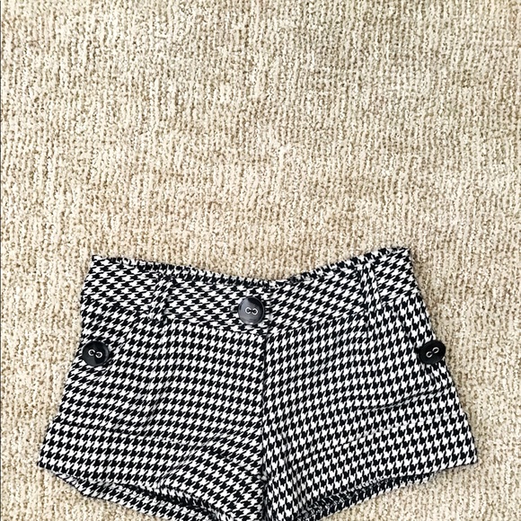 💥 MOVING SALE💥 Forever 21 Houndstooth Shorts - Picture 2 of 4